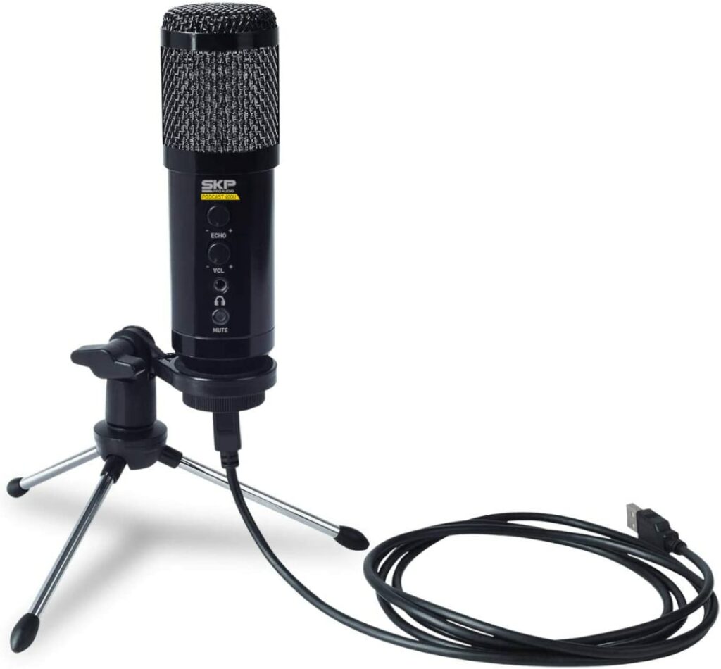 Microfone SKP Condenser no tripé e com o cabo USB